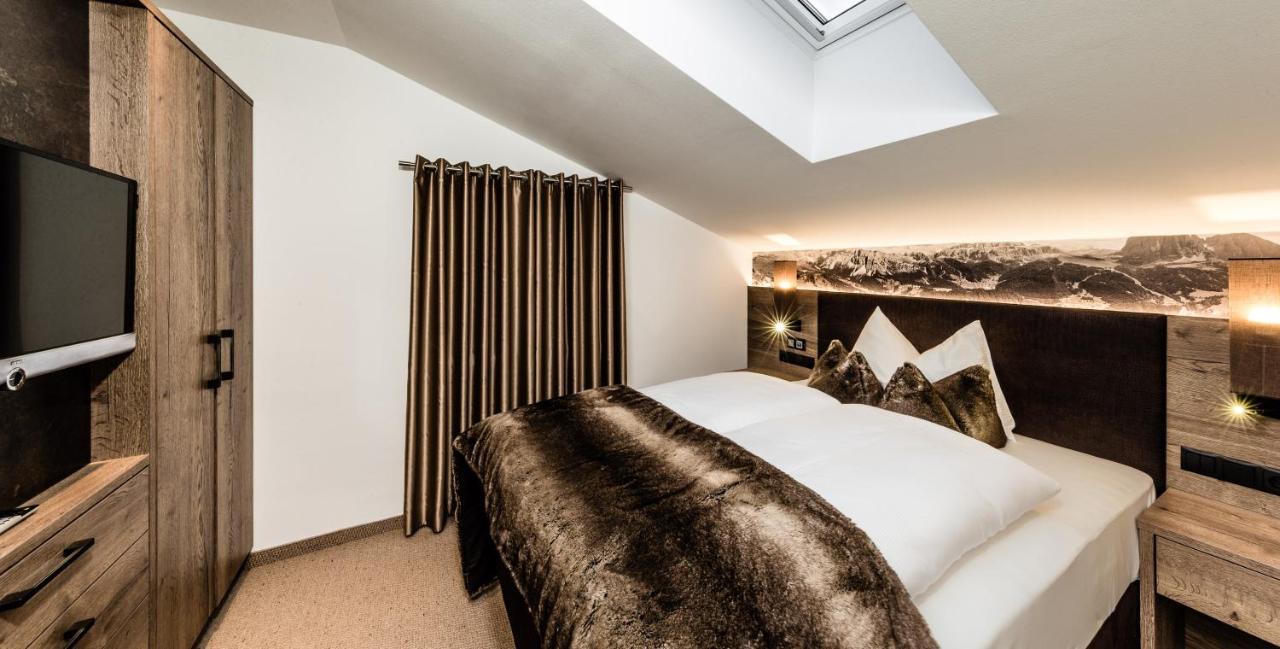 Apartments Villa Gardena - Gardenahotels 塞尔瓦迪加尔代纳山谷 外观 照片