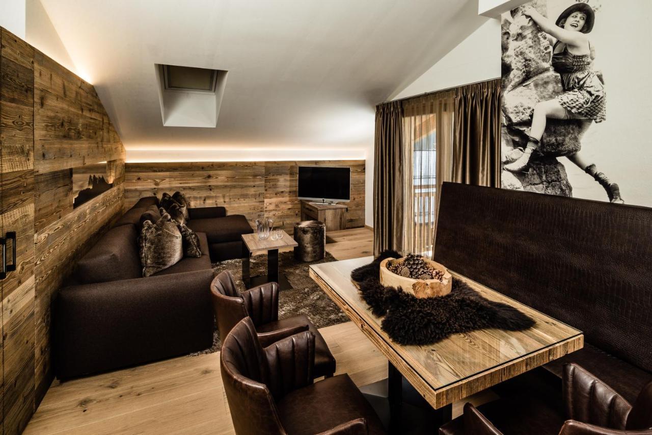 Apartments Villa Gardena - Gardenahotels 塞尔瓦迪加尔代纳山谷 外观 照片