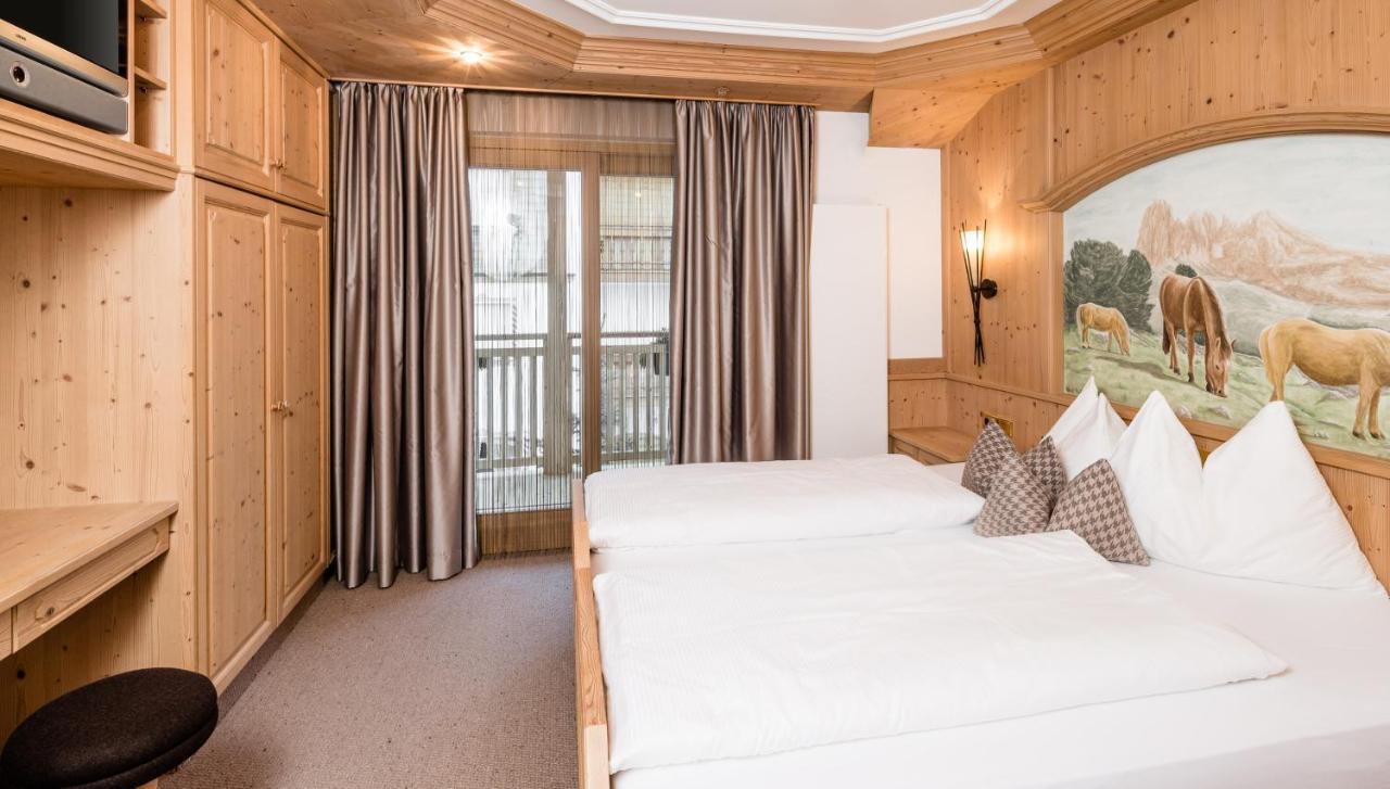 Apartments Villa Gardena - Gardenahotels 塞尔瓦迪加尔代纳山谷 外观 照片