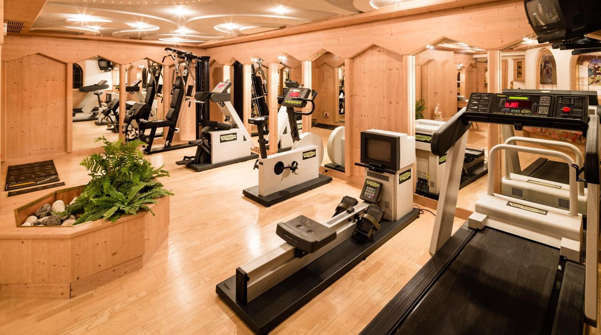 Apartments Villa Gardena - Gardenahotels 塞尔瓦迪加尔代纳山谷 外观 照片